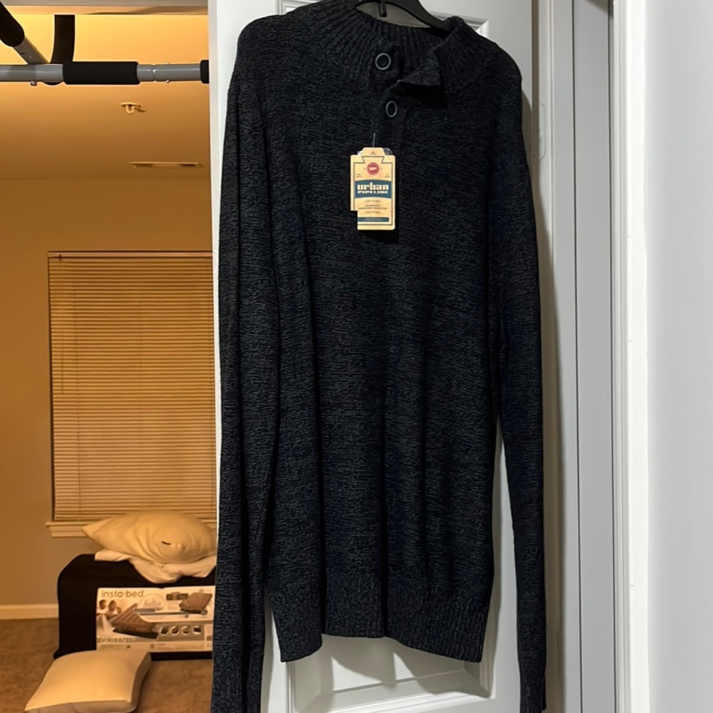 NWT men’s black heather Henley sweater